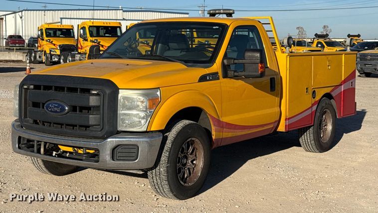 2015 Ford F350 Super Duty XL utility bed pickup truck - EE3430