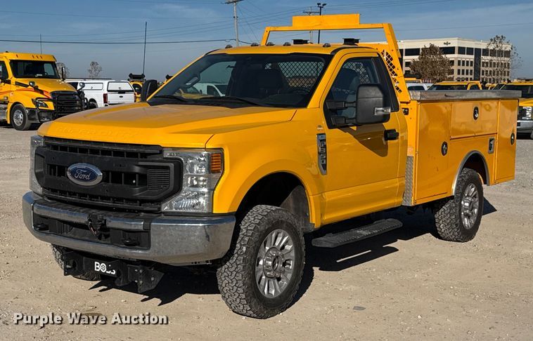 2022 Ford F350 utility bed pickup truck - EE3436