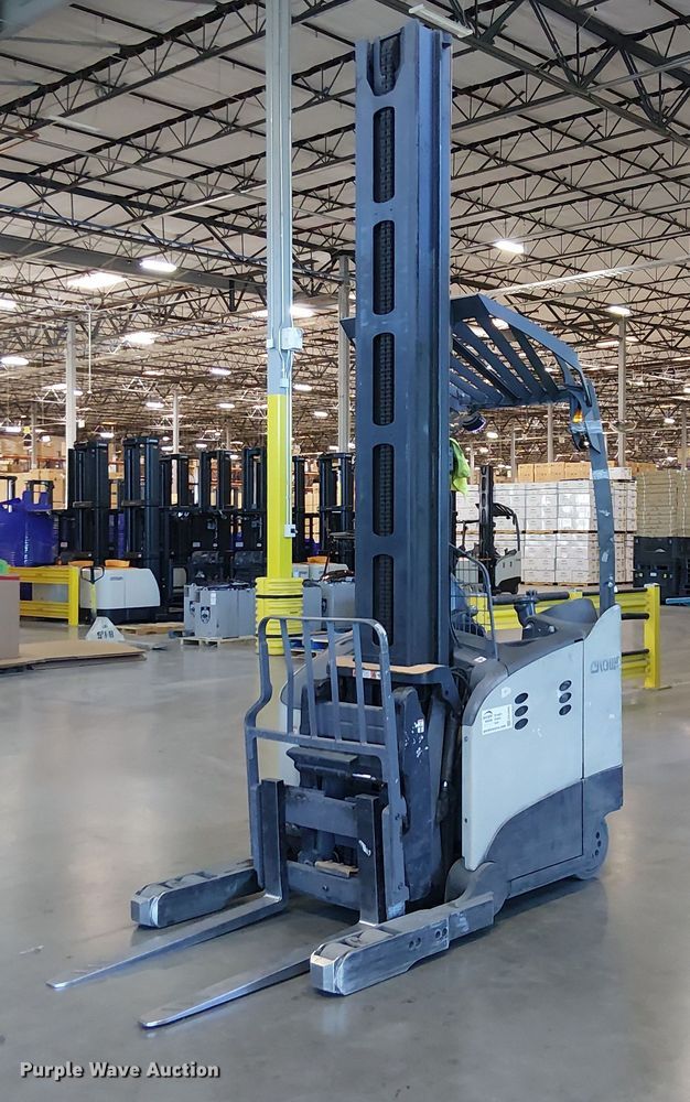 2017 Crown RM6095S-45 reach truck - EE5065