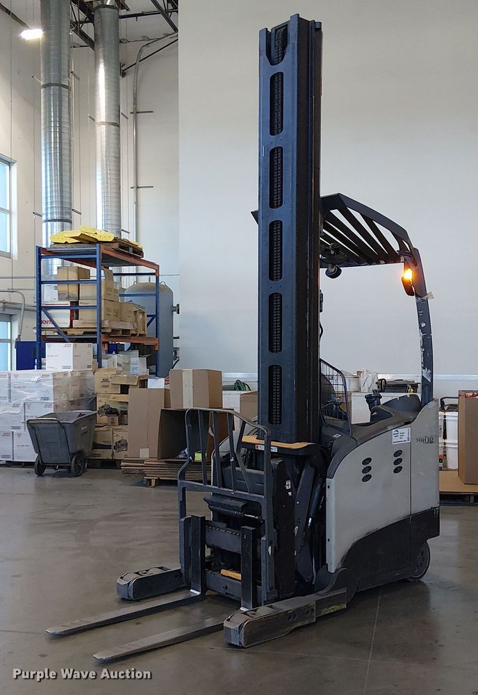 2017 Crown RM6095S-45 reach truck - EE5070