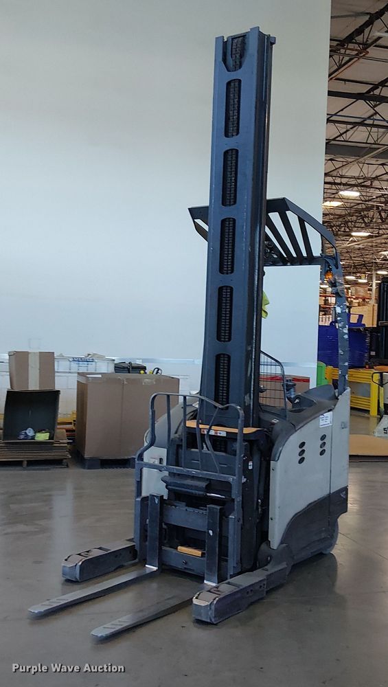 2017 Crown RM6095S-45 reach truck - EE5071
