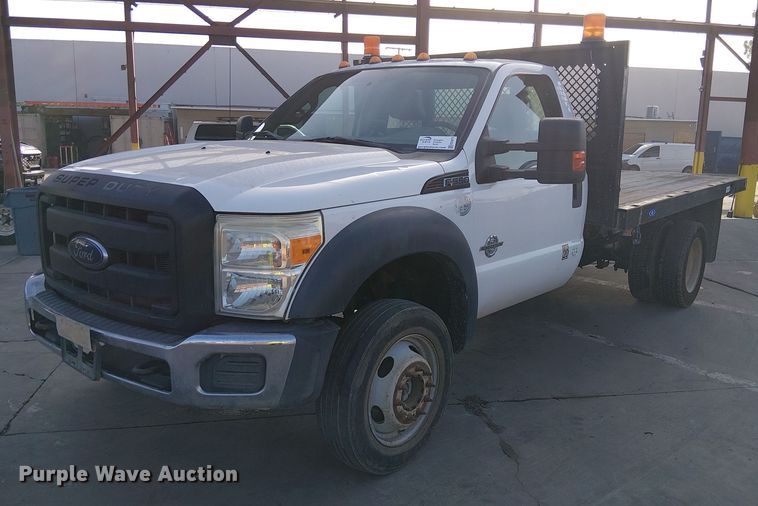 2016 Ford F550 flatbed truck - EE5079