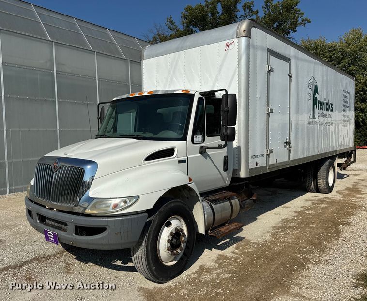 2013 International 4300 box truck - EF2244