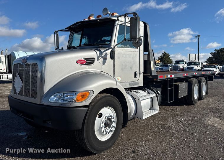 2011 Peterbilt 348 rollback truck - EG1793