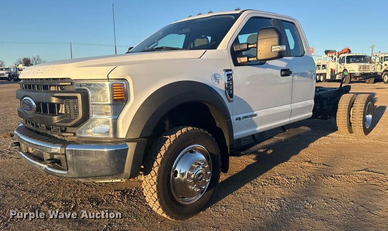 2022 Ford F550 SuperCab truck cab and chassis - EG1825