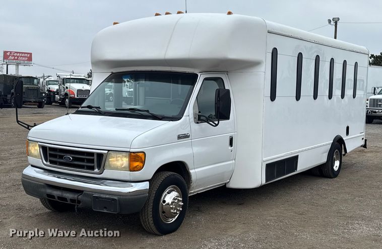 2007 Ford E450 prisoner transport shuttle bus - EG1833