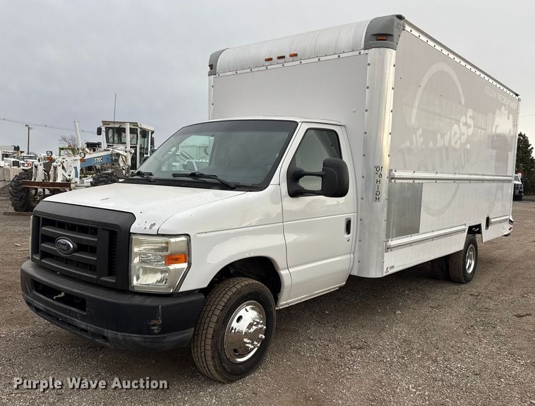 2011 Ford E350 Super Duty box truck - EG1881