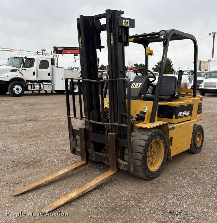 1993 Caterpillar V40E forklift - EG1882