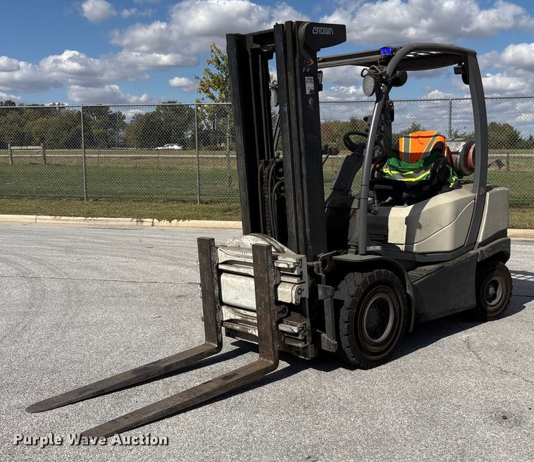 2012 Crown C51050-50 forklift - EM6111