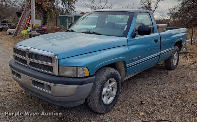 1996 Dodge Ram 1500 pickup truck - ET5441