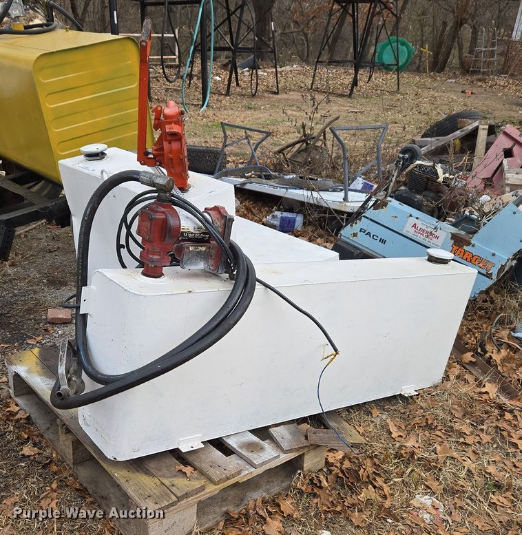 (2) fuel tanks - ET5449