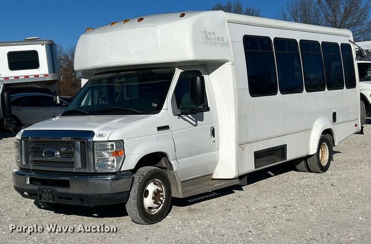 2012 Ford E450 Super Duty shuttle bus - ET6817