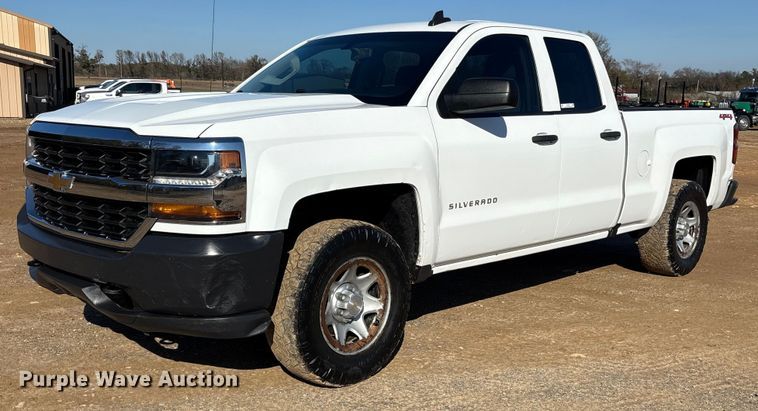 2019 Chevrolet Silverado 1500 Ext. Cab pickup truck - ET7345