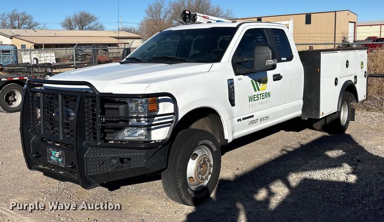 2020 Ford F350 Super Duty Ext. Cab utility bed pickup truck - EU4748