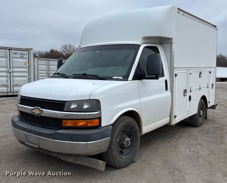 2017 Chevrolet Express 3500 utility van - EV3440