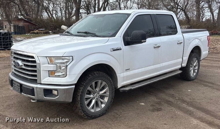 2016 Ford F-150 SuperCrew pickup truck - FG1566