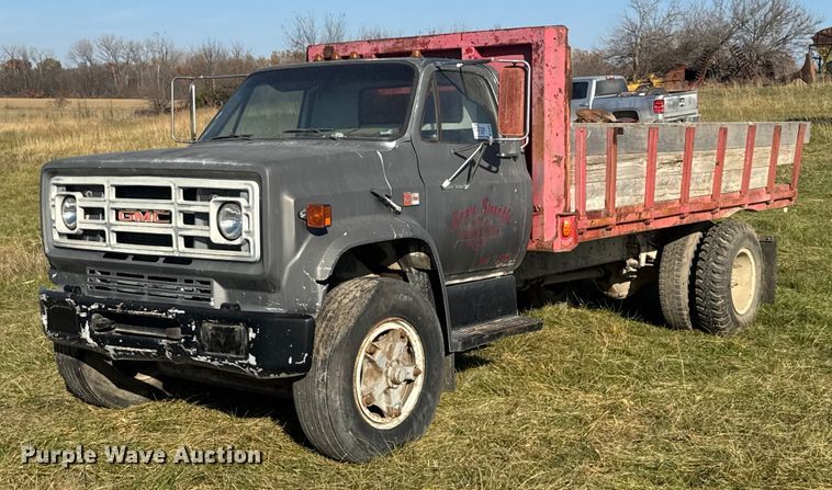 1986 GMC 7000 dump flatbed truck - FK0588