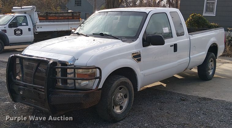 2008 Ford F250 Ext. Cab pickup truck - FK0910