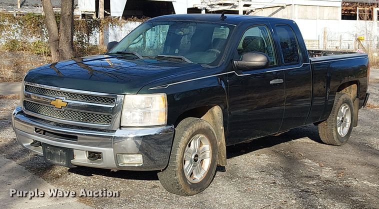 2013 Chevrolet Silverado 1500 Ext. Cab pickup truck - FK0912