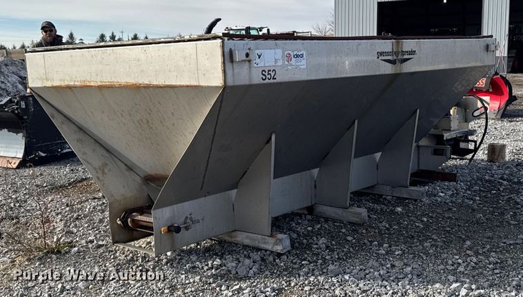 Swenson salt spreader - EA2210