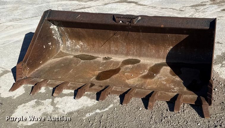 78" W skid steer bucket - EC4545