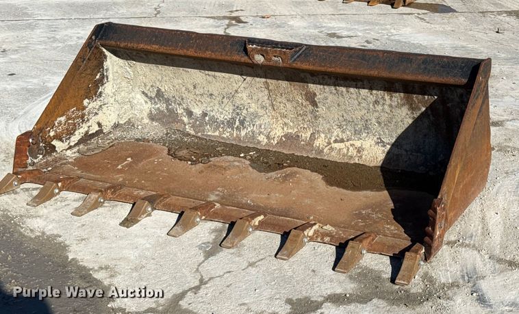 78" W skid steer bucket - EC4546