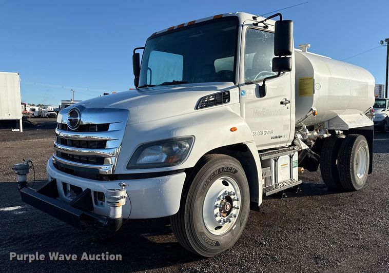 2018 Hino 338 tank truck - EG1790
