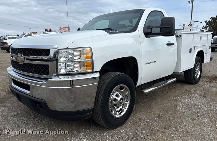 2011 Chevrolet 2500HD utility bed pickup truck - EG1818
