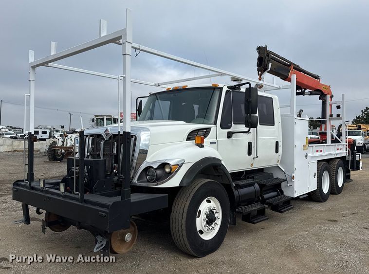 2010 International 7500 crane truck - EG1842