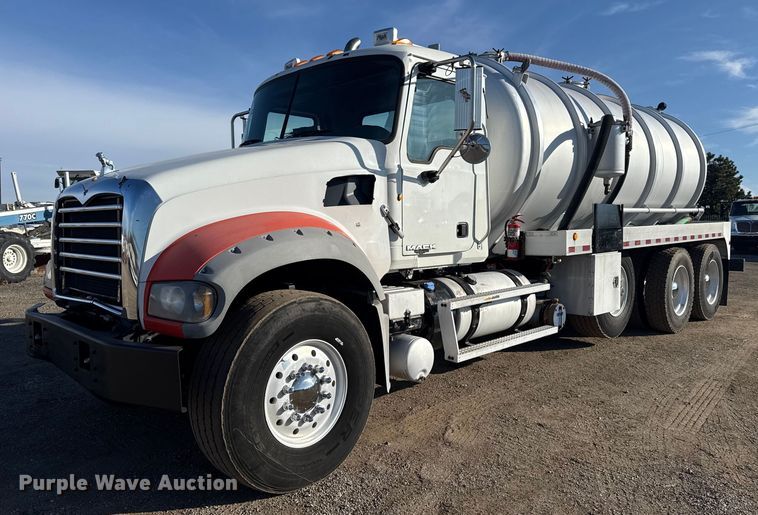 2013 Mack GU713 vacuum truck - EG1868