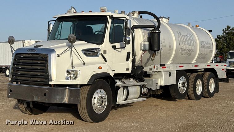2015 Freightliner 114SD vacuum truck - EG1896