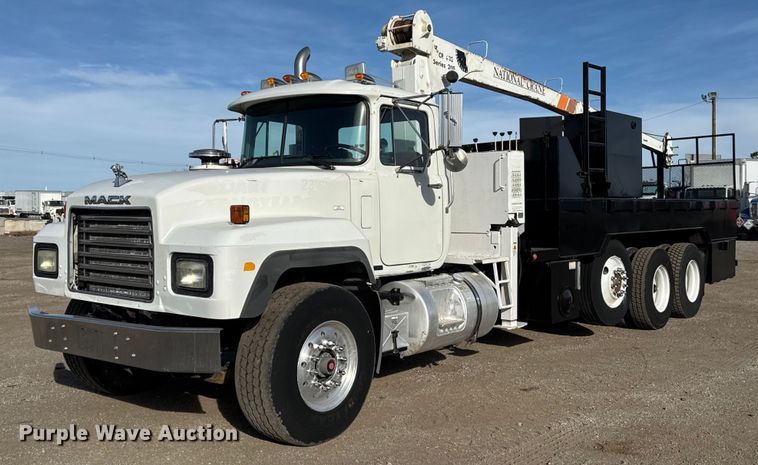 2003 Mack RD crane truck - EG1908