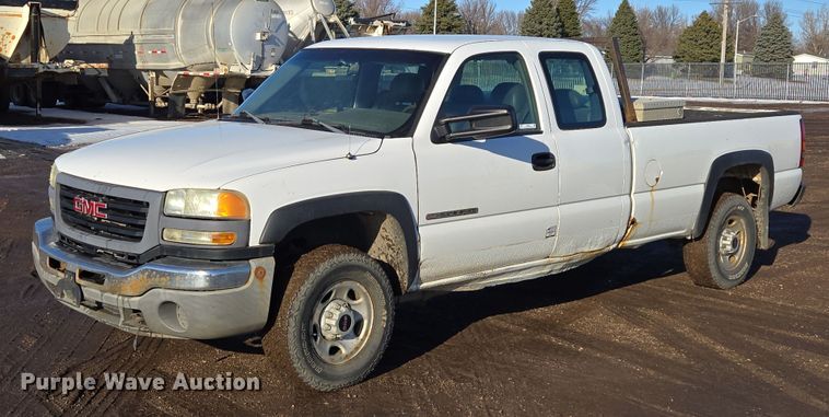 2003 GMC Sierra 2500HD Ext. Cab pickup truck - ES2635