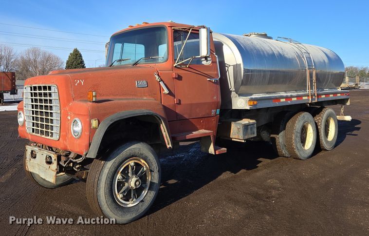 1978 Ford LT8000 tank truck - ES2638