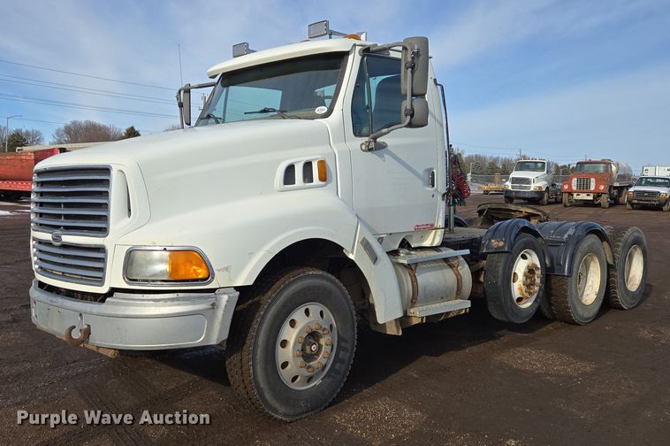 2000 Sterling A9522 semi truck - ES2639
