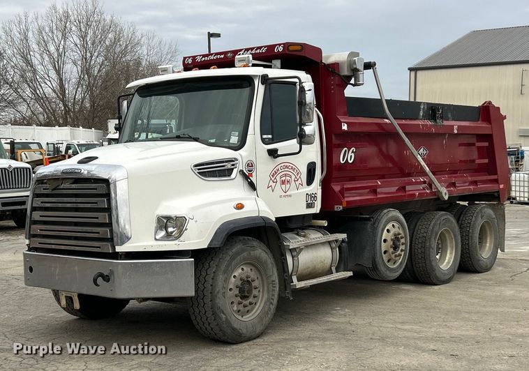 2017 Freightliner 114SD dump truck - ET6776