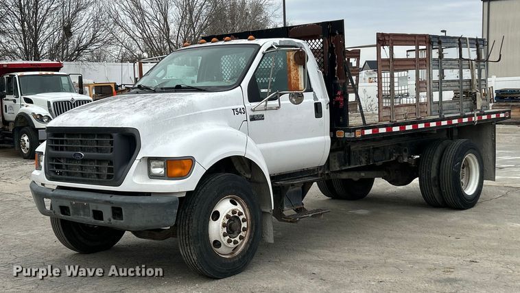 2003 Ford F650 Super Duty flatbed truck - ET6777
