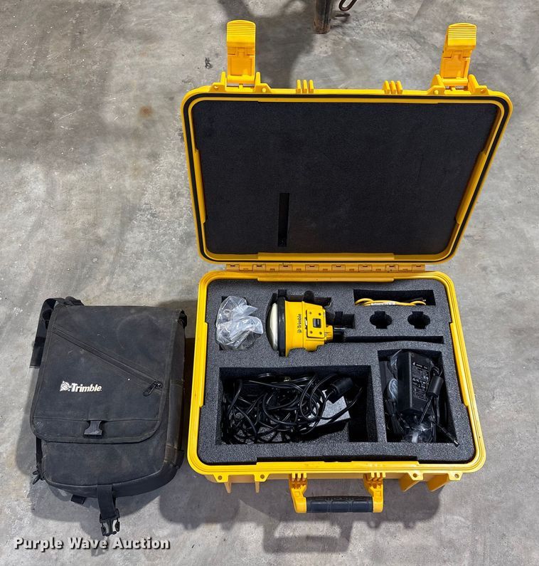 Trimble surveying equipment - EU7111