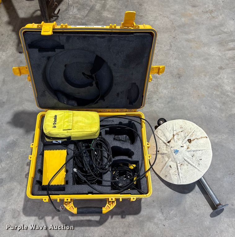 Trimble surveying equipment - EU7113