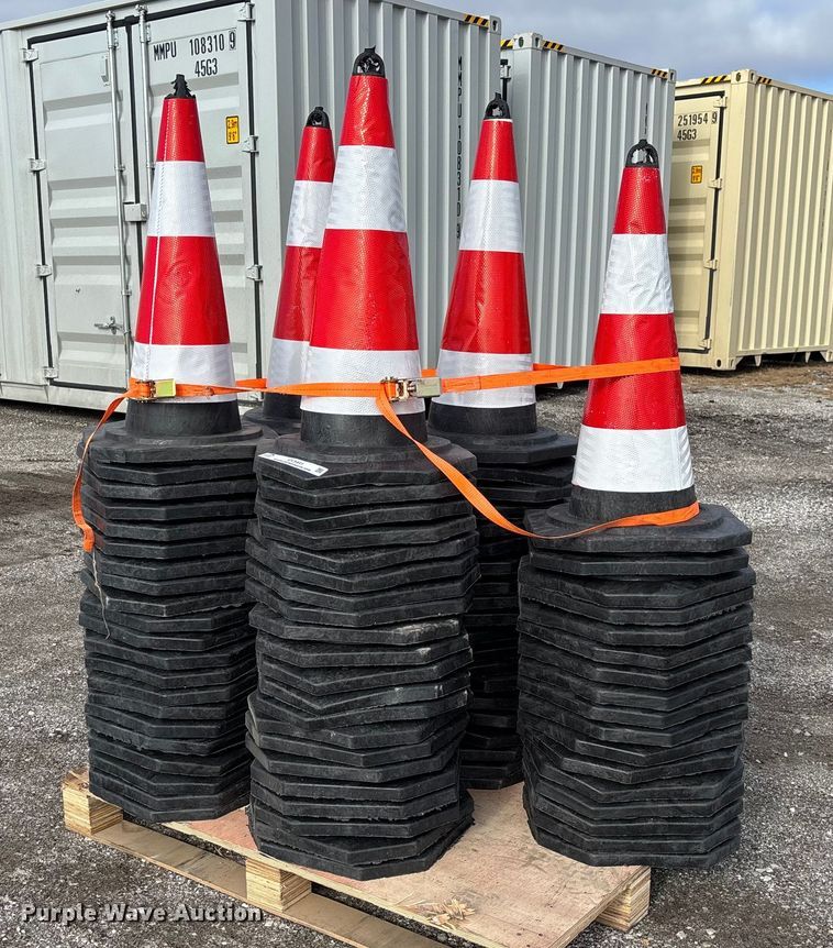 (99) traffic cones - EV3441