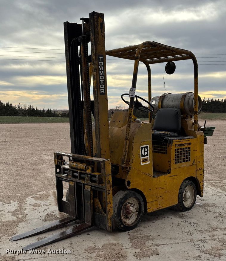 Caterpillar 422 forklift - FG1650
