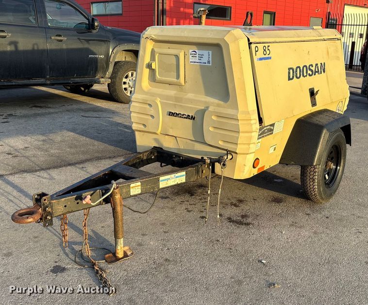 2018 Ingersoll Rand P185 air compressor - FG1677