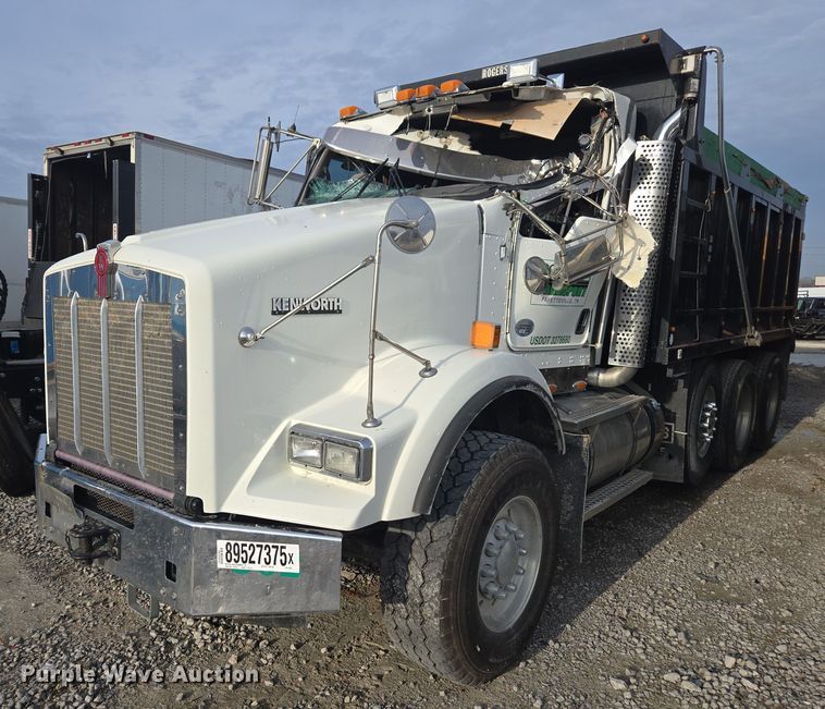 2017 Kenworth T800 dump truck - YA1645