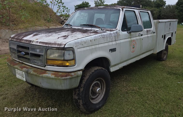 1996 Ford F350 Crew Cab utility bed pickup truck - DU2594