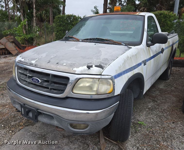 2002 Ford F150 XL pickup truck - DU2596