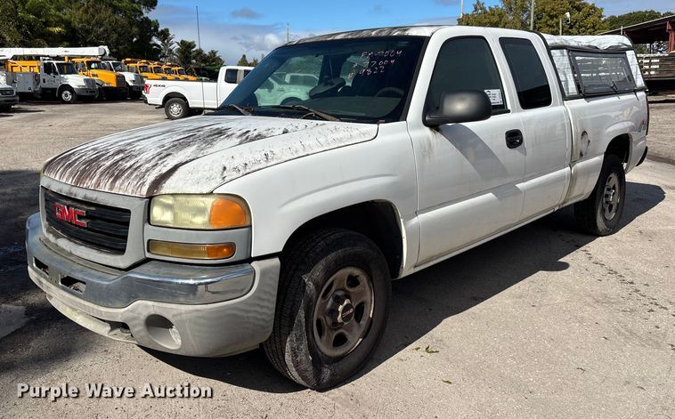 2004 GMC Sierra 1500 Ext. Cab pickup truck - DU2611
