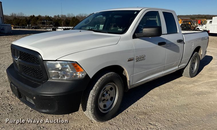 2017 RAM 1500 Ext. Cab pickup truck - DW6712