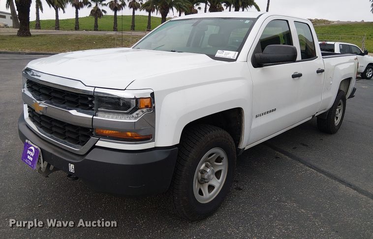 2017 Chevrolet Silverado 1500 Ext. Cab pickup truck - EE5085