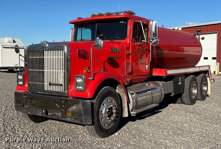 1994 International 9300 tanker fire truck - EJ7571