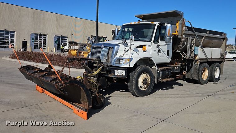 2007 International 7400 dump truck - EO4802